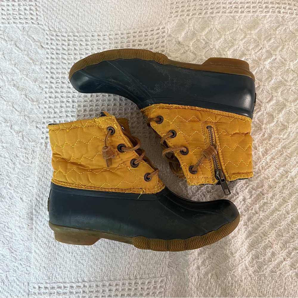 Sperry top sider yellow navy quilted duck boots 5 kids children’s women’s lake